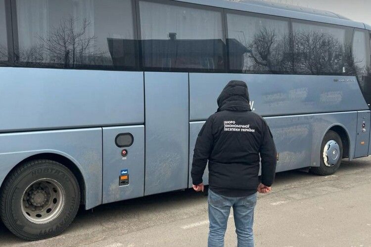 «Нікотиновий рейс» на Волинській митниці: справа вже в суді