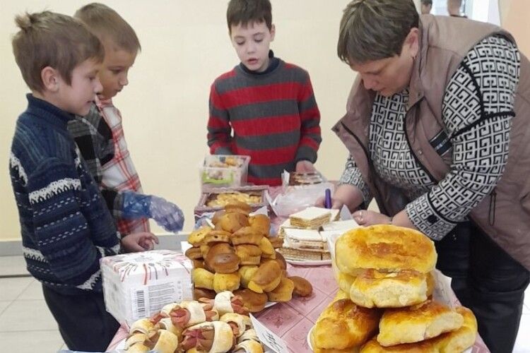 У Волинському ліцеї наярмаркували більше 47 тисяч гривень