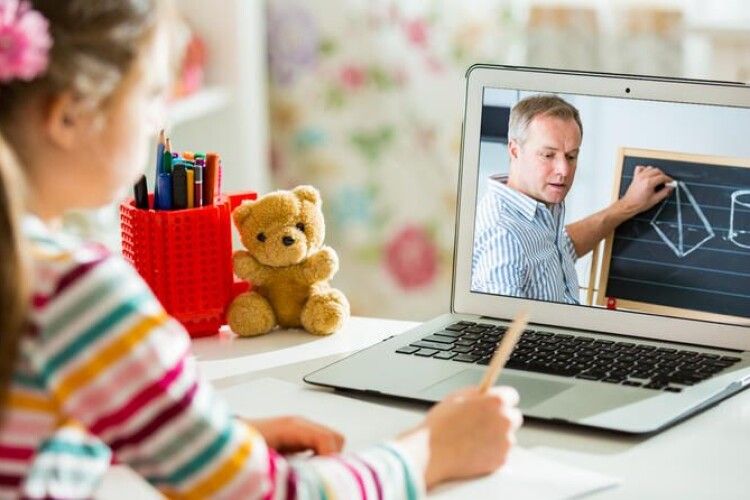 У Луцьку школи на два дні переходять на дистанційне навчання