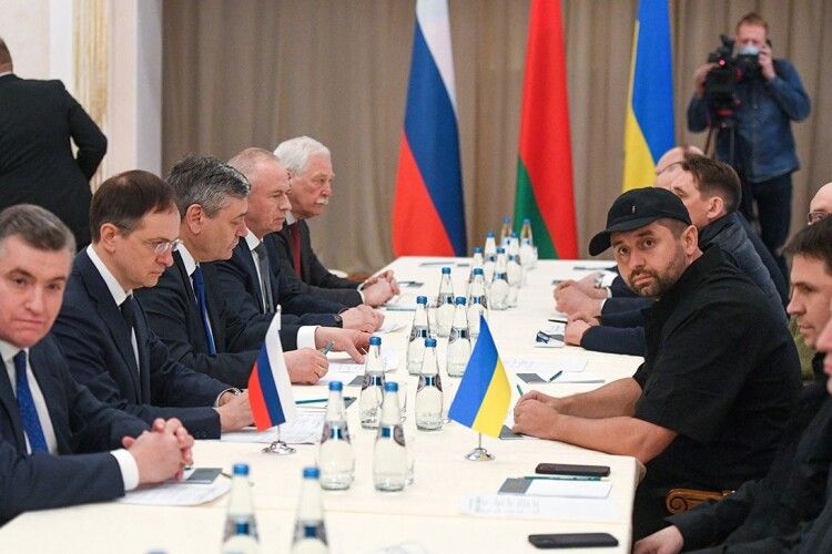 У кремлі кажуть, що зустрічі путіна та Зеленського після переговорів у Стамбулі очікувати не варто