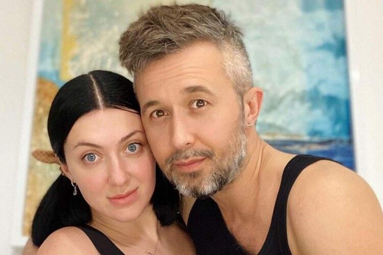Не могла дихати: дружина відомого артиста пережила панічну атаку через вигляд літака Одеса-Київ