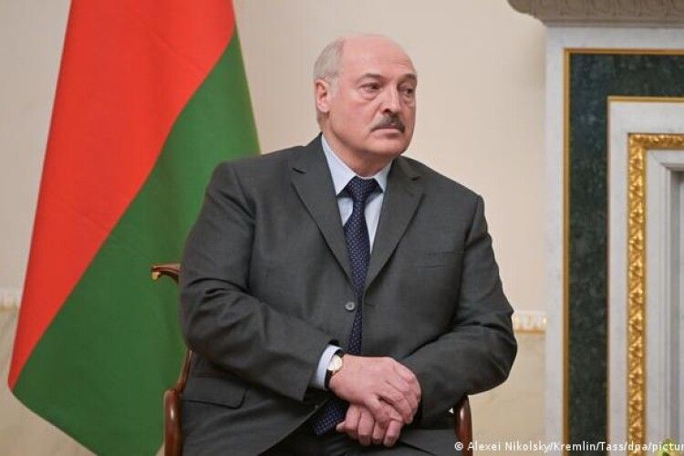 «Лукашенко прикидається ідіотом»: російський журналіст оцінив загрозу нападу білорусі