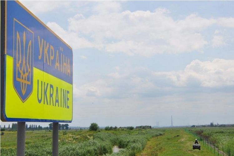 На Закарпатті прикордонники намагаються відібрати у фермера орендовану землю