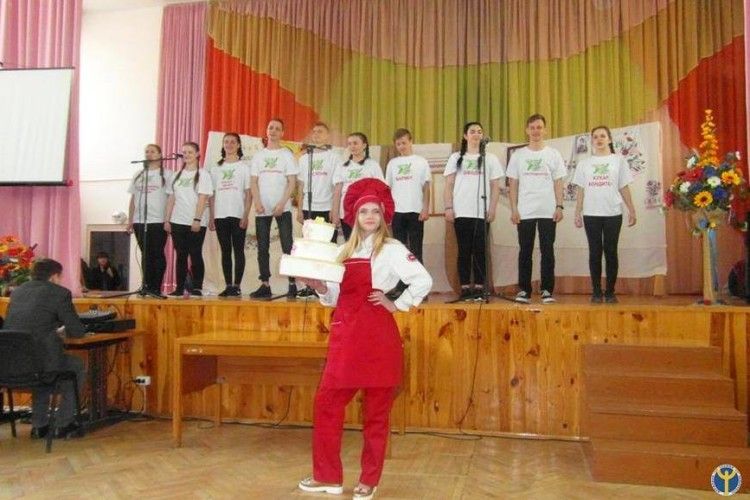 На сцені продемонстрували важливість робітничих професій (Фото)