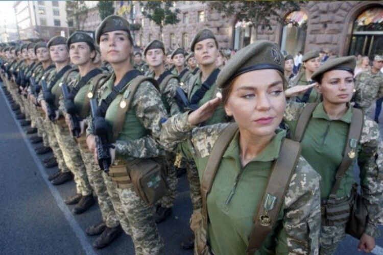 Як зараз жінки стають на військовий облік і що зміниться з 1 жовтня
