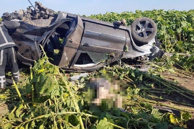 Пасажир загинув на місці, водій – у швидкій: на Рівненщині трапилася жахлива ДТП (Фото)