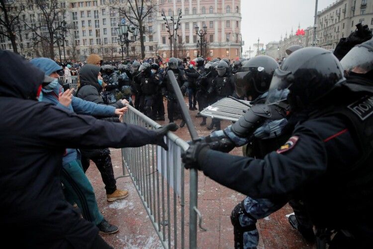 Штаб Навального закликає москвичів просто вже виходити на Манежну площу