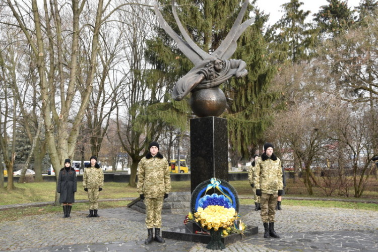 У Луцьку вшанували учасників ліквідації наслідків аварії на Чорнобильській АЕС (Фото)