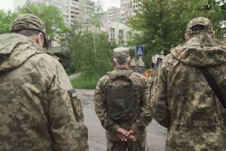 В Одесі розслідують побиття звільненого з полону захисника Маріуполя