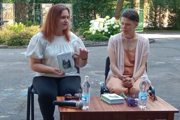 У Луцьк завітала українська письменниця, поетка та перекладачка Катерина Міхаліцина 