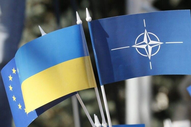 Несподіваний поворот: опитування показало cпадання підтримки вступу України до ЄС і НАТО за останні півтора року