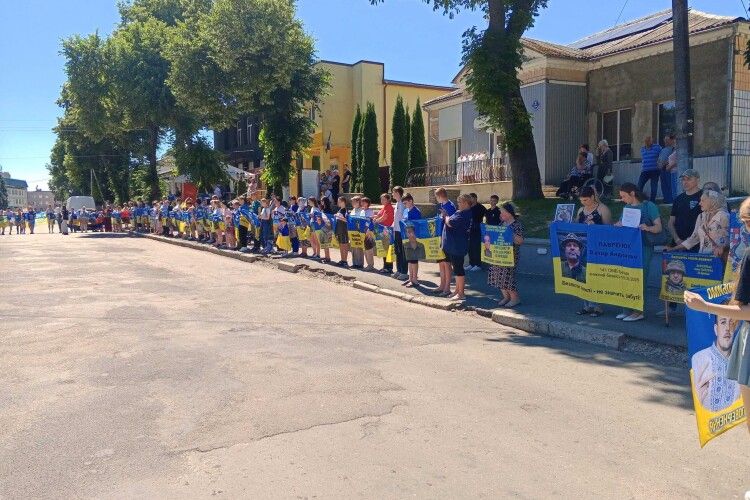 На Волині в День батька пройшла акція на підтримку полонених та безвісти зниклих військових