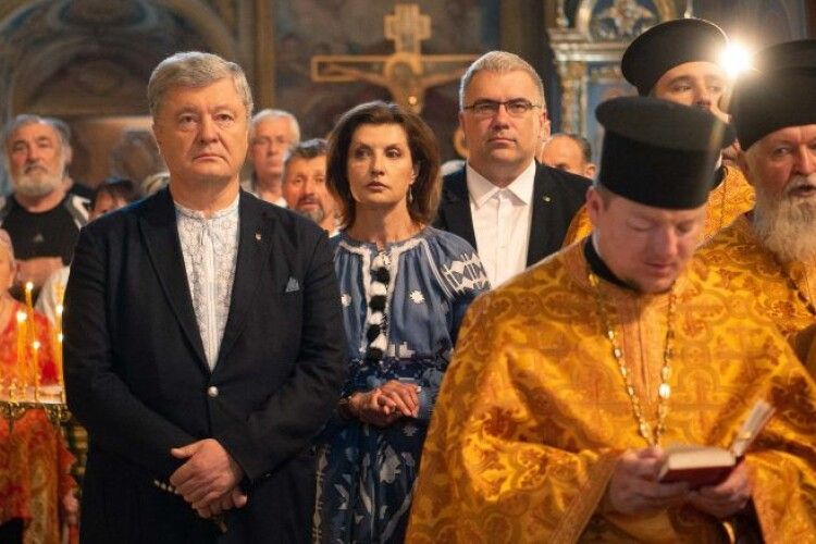 Порошенко: держава має сприяти переходу громад від церкви окупанта до Православної Церкви України