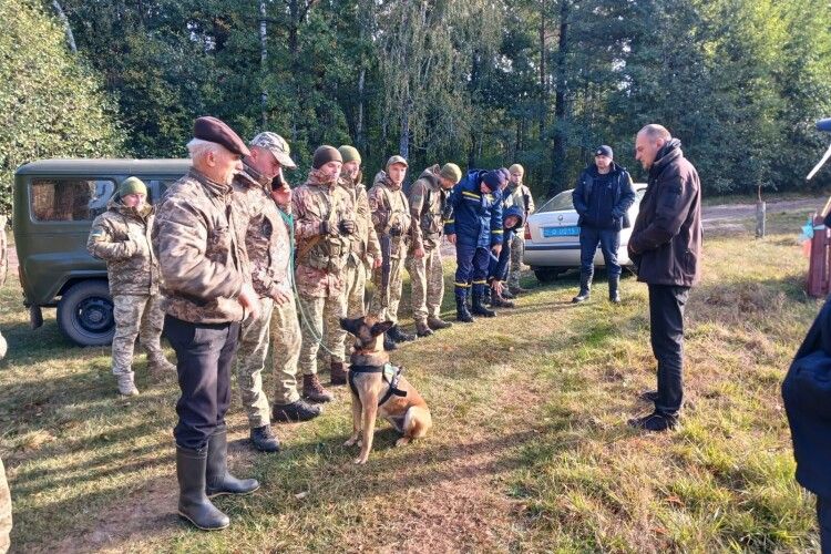 Працювали дрони і собаки: на Волині виявили мертве тіло