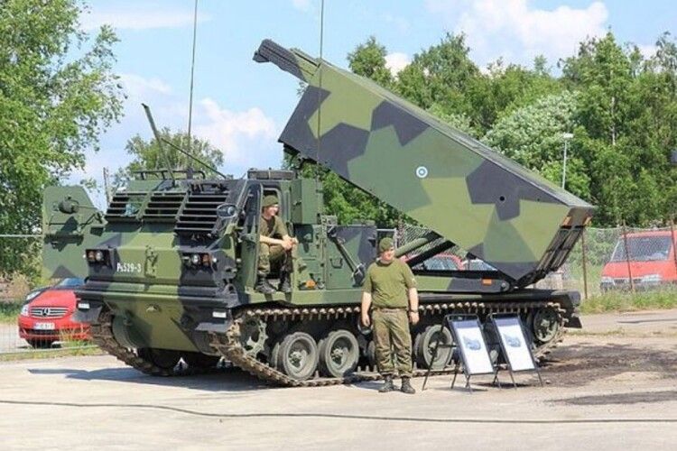 «Дикий вереск стоїть зараз над усім російським болотом», – Подоляк про реакцію рф на надання Україні реактивної артилерії MLRS