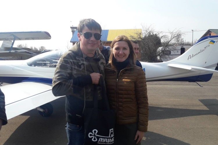 Дмитро Комаров приземлився поблизу Луцька (Фото)