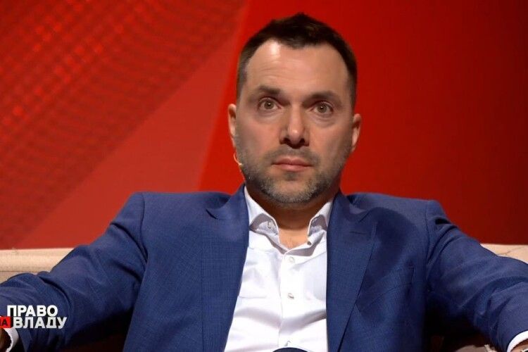 «Воєнних способів немає»: Арестович заявив, що путін відкидає всі варіанти звільнення людей з «Азовсталі»