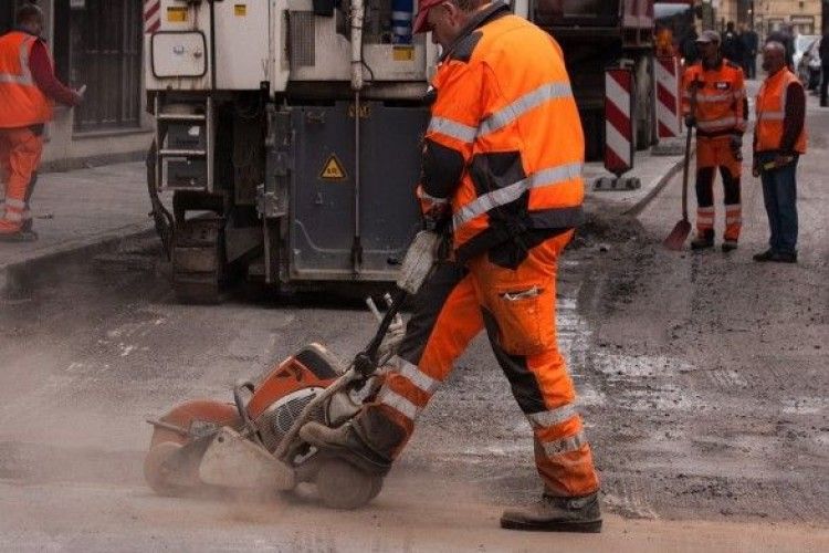 Експерт сказав, коли в Україні з'являться якісні дороги