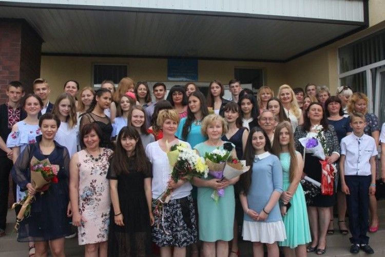 У Луцьких музичних школах вручили свідоцтва випускникам