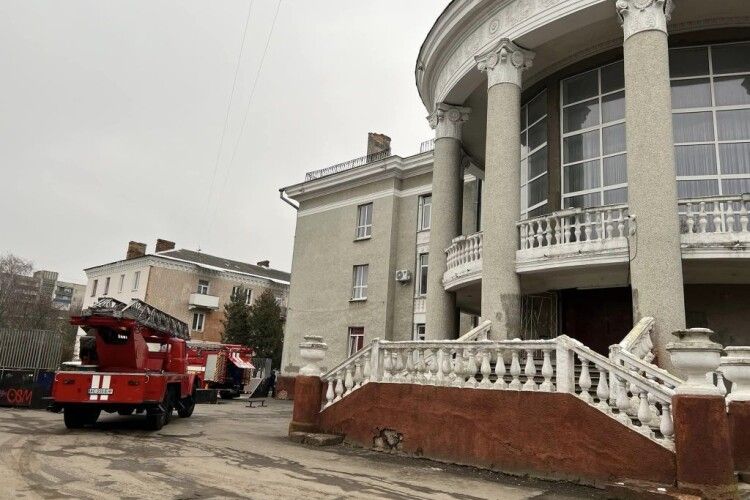 Сьогодні зранку у Нововолинську горіло приміщення міського палацу культури