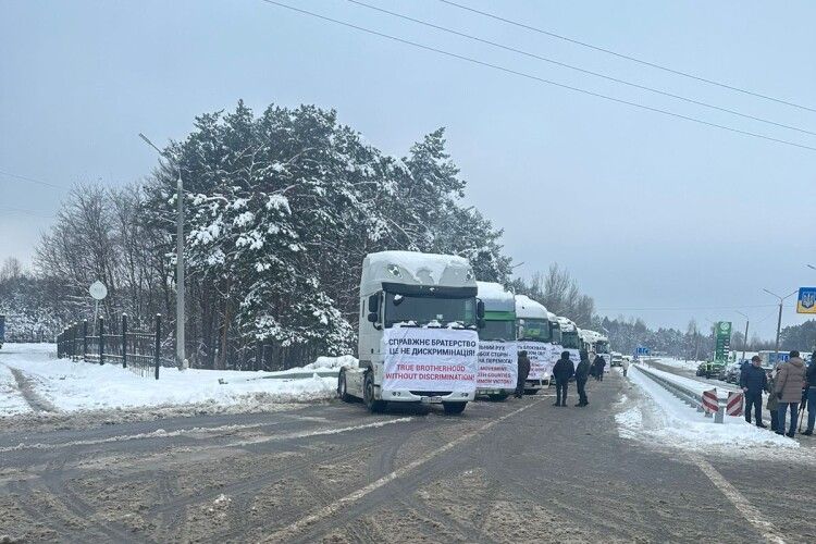 На Волинській митниці організовано 8 місць доставки вантажів для автотранспорту