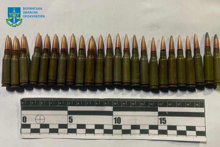 Жителю Конотопа, який незаконно збував зброю на Волинь, повідомлено про підозру