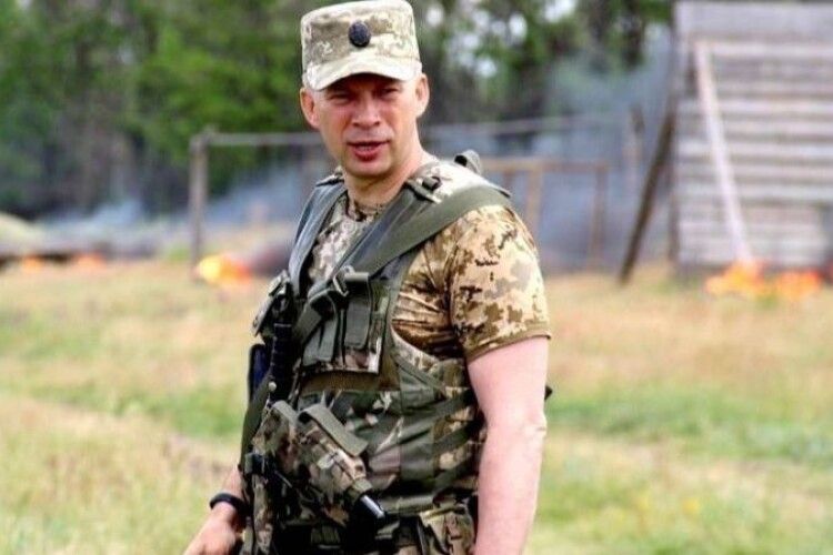Зеленський змінив командувачів Об'єднаних сил та Сухопутних військ