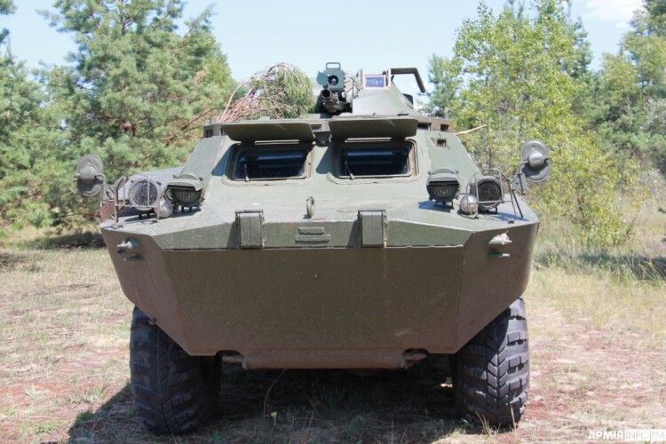 Бійці з Волині їздять на передовій унікальною машиною (Фото)