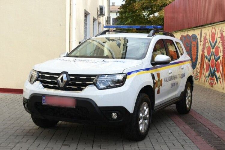 Волинські військовослужбовці отримали новий позашляховик для патрулювання