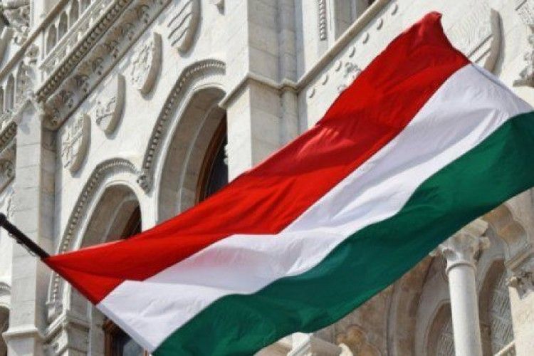 Закарпатці із угорськими паспортами потраплять у базу «Миротворця»