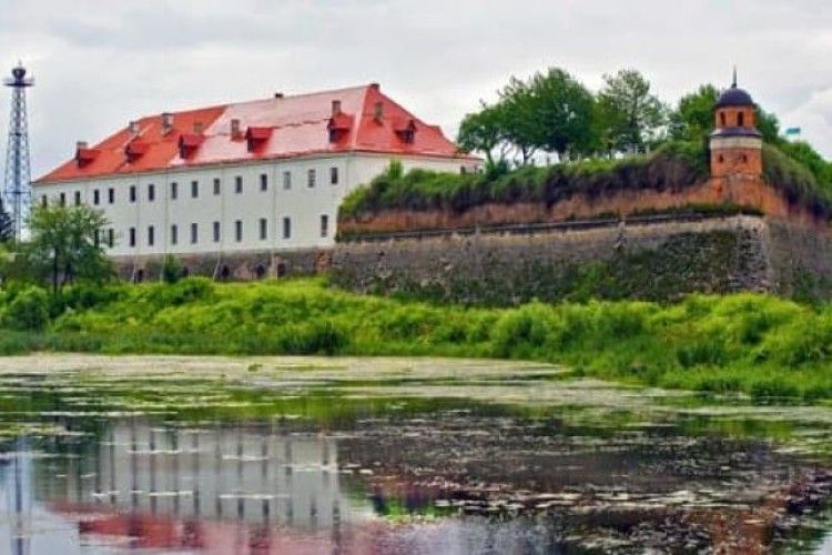 В райцентрі на Рівненщині виявили мертву жінку