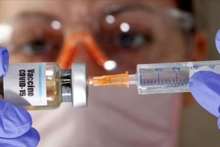 В уряді стверджують: на вакцинацію вже записалися 100 тисяч українців
