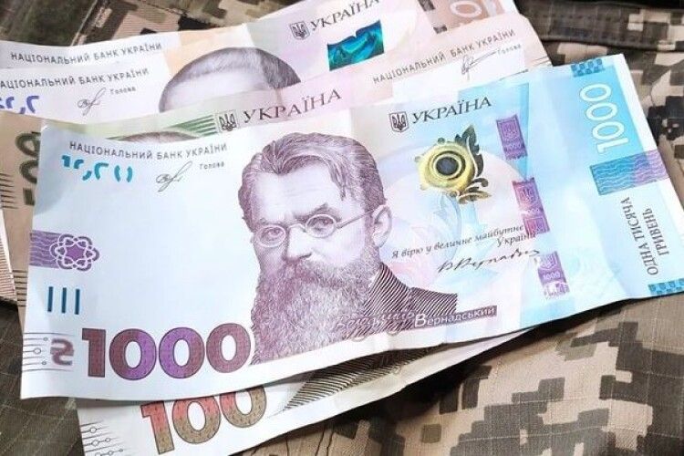 Виплати військовим у березні скоротились на 10 мільярдів