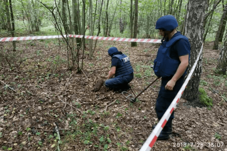 Мешканець Рівненщини знайшов авіаційну бомбу часів Другої світової війни (Відео)
