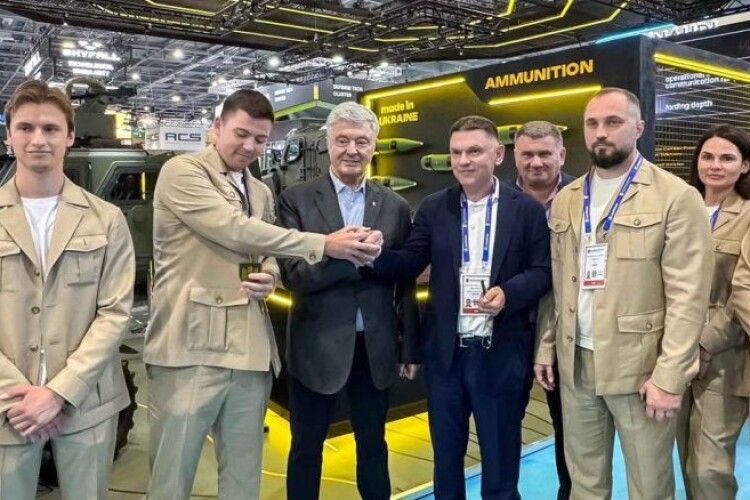 Порошенко на виставці озброєнь Eurosatory 2026: щоб перемогти, ми маємо бути на 3-4 кроки попереду ворога