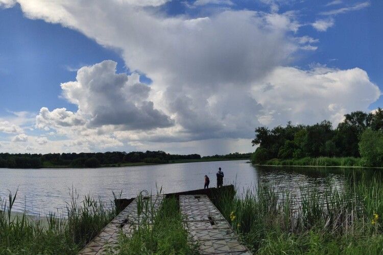 У сусідів-рівнян ледве не втопився молодий чоловік, який хотів перепливти озеро Басів Кут
