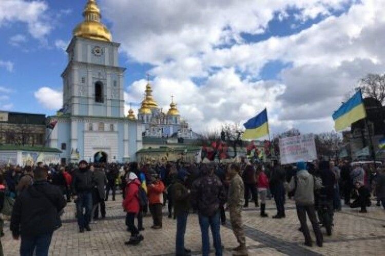 Тисячі людей зібралися на Марш патріотів проти вірусу &laquo;русской весны&raquo; в Києві