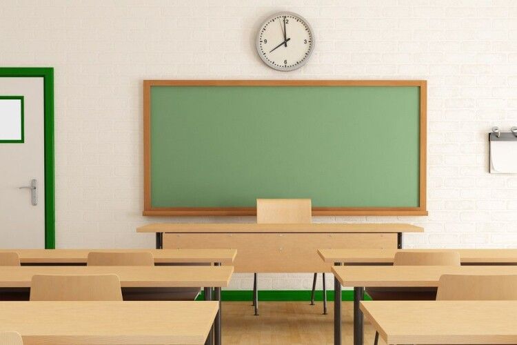 Ходять на роботу невакциновані: у школі на Рівненщині щеплення мають лише 4% вчителів