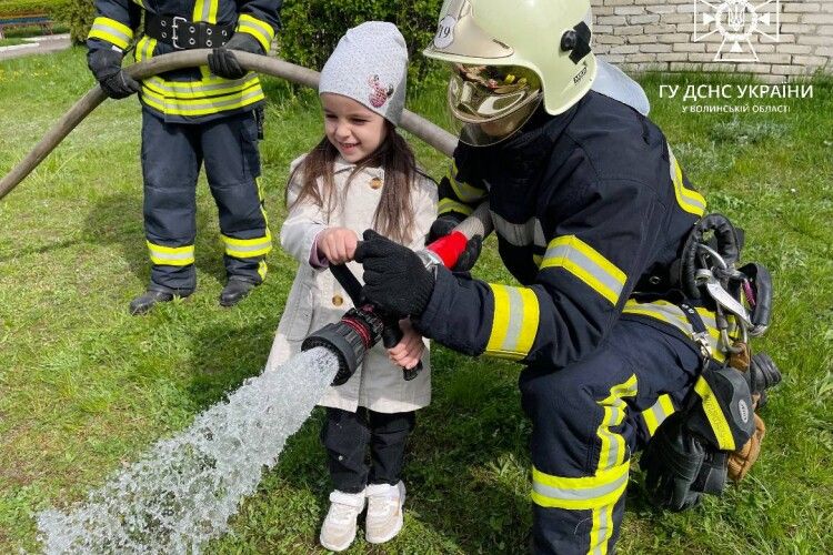Волинські рятувальники імітували пожежу 