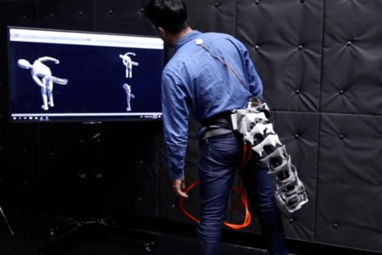 Японські вчені замість тростини пропонують використовувати роботизований хвіст (Відео)