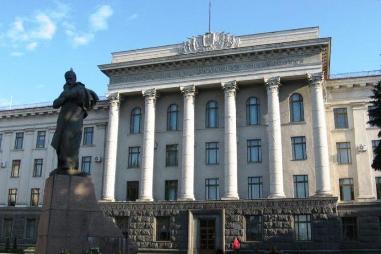 Волинський виш через загрозу обстрілів сьогодні на дистанційці