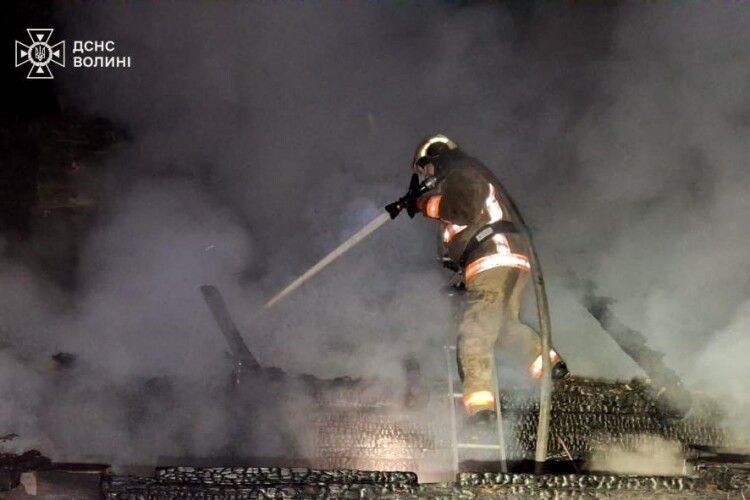 У віддаленому селі на Волині серед  ночі горіла хата