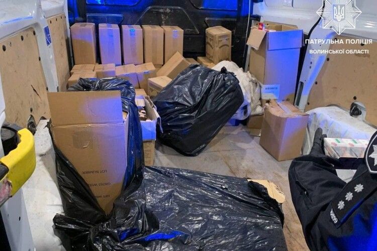 У Луцьку попався п'яний водій, який перевозив наркотики, контрабандні цигарки та алкоголь