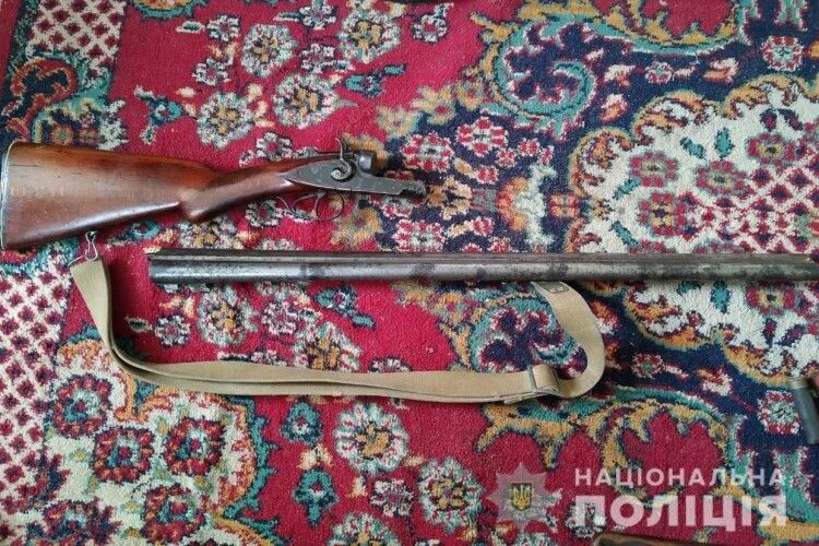 У мешканця Володимир-Волинського району поліцейські вилучили зброю та боєприпаси