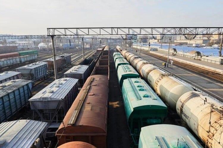 У ще одному місті підлітка на даху вагона вразило струмом (Відео)