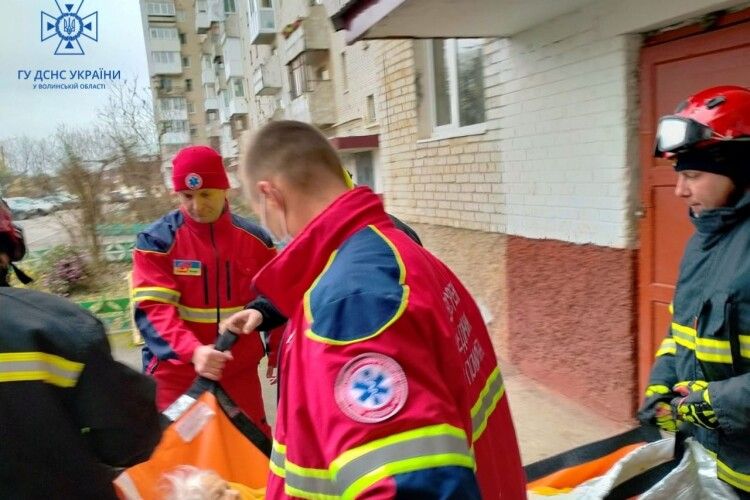 Лучанка травмувалася у своїй квартирі та не могла вийти