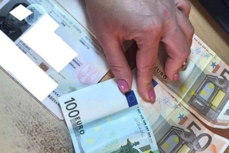 Серб намагався вивезти дитину з України 