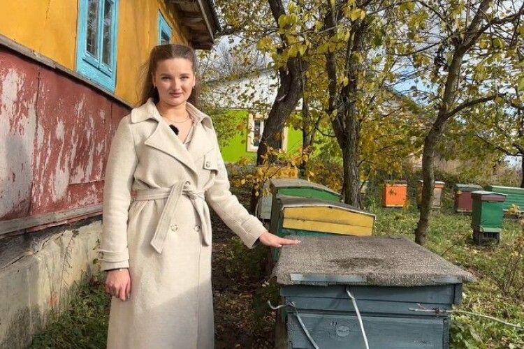 Як донька зниклого воїна з Волині стала пасічницею, щоб зберегти справу батька (Відео)
