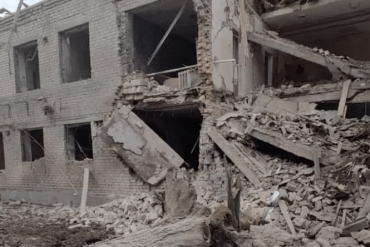 Окупанти бомбардували лікарню на Миколаївщині: є поранені