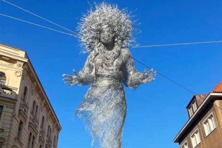 У центрі Праги встановили скульптуру, присвячену українським матерям